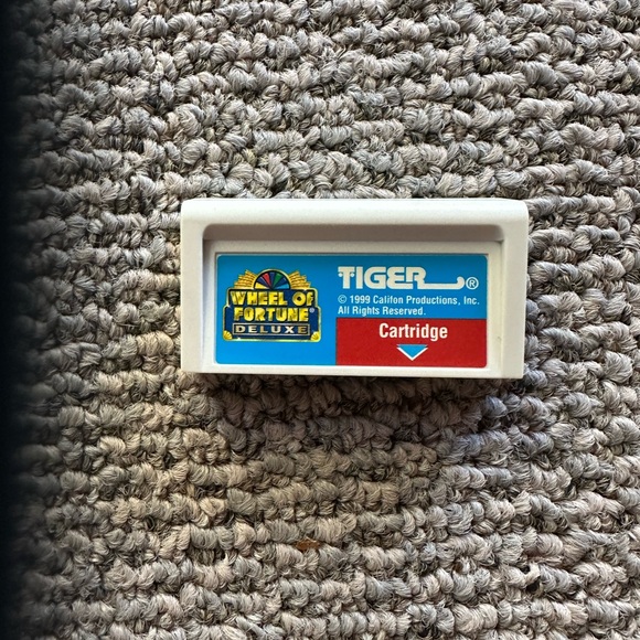 Tiger Wheel of Fortune Deluxe Electronic Handheld LCD Screen Video Game 1999 - Picture 4 of 8